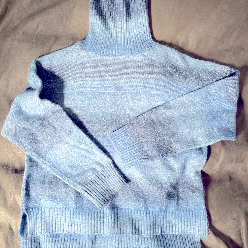 COPY - NWOT PREMISE M multi blue turtle-neck s…